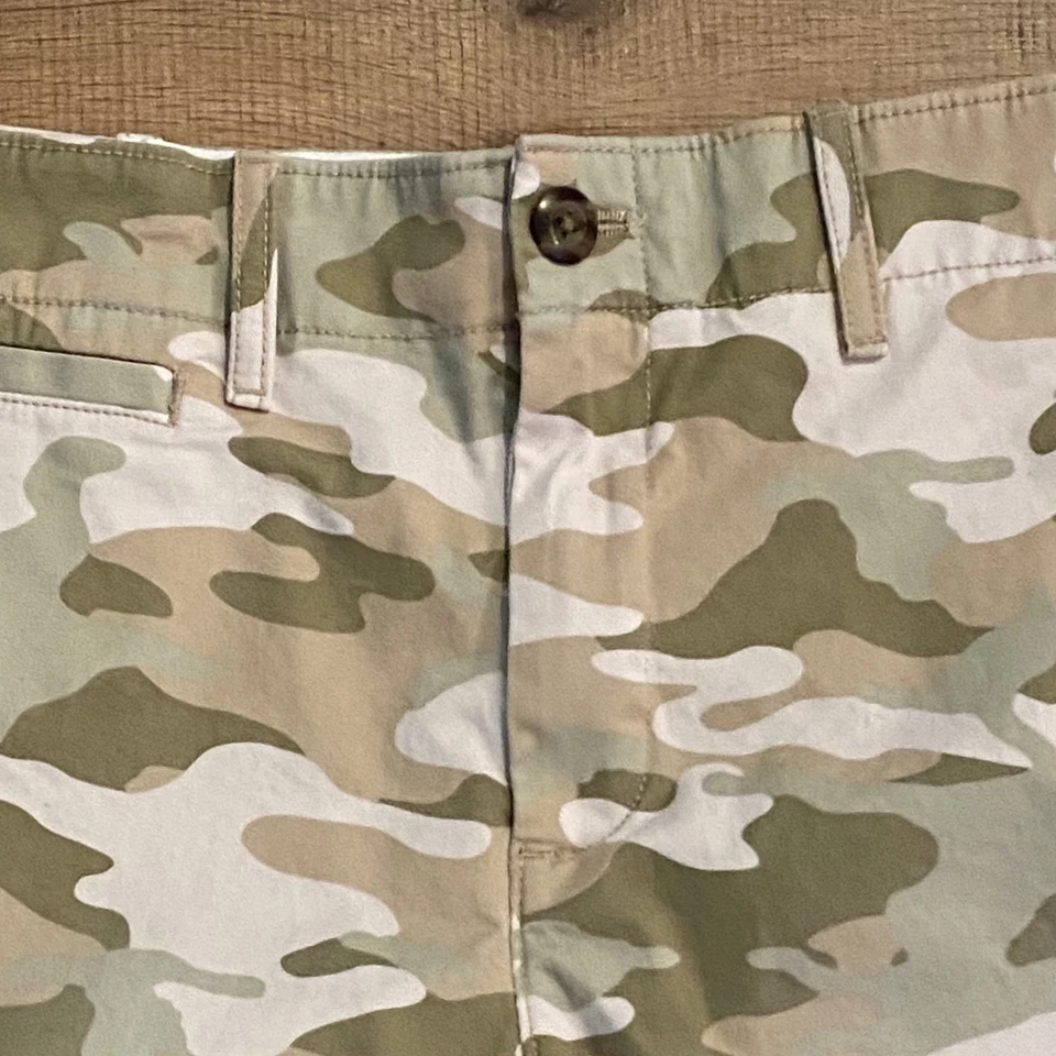 Pantalones Cortos Gap Khakis Estampado Camuflaje 5" Entrepierna Puños Talla 8 Foto 2 de 4
