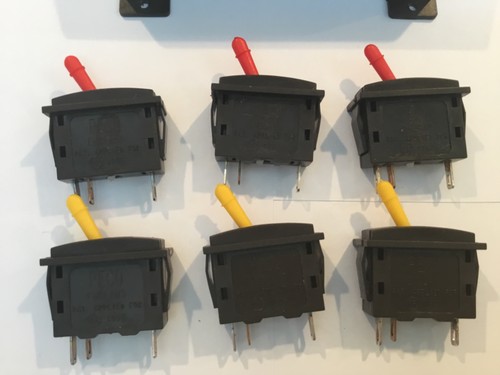 6 x Peco PL-26 Passing Contact Switches 3 red & 3 yellow with PL-27 console - Picture 10 of 12