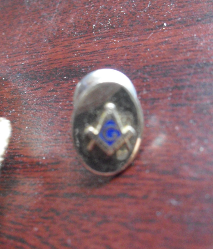Vintage Small Gold Metal Freemason Lapel Jacket Pinback