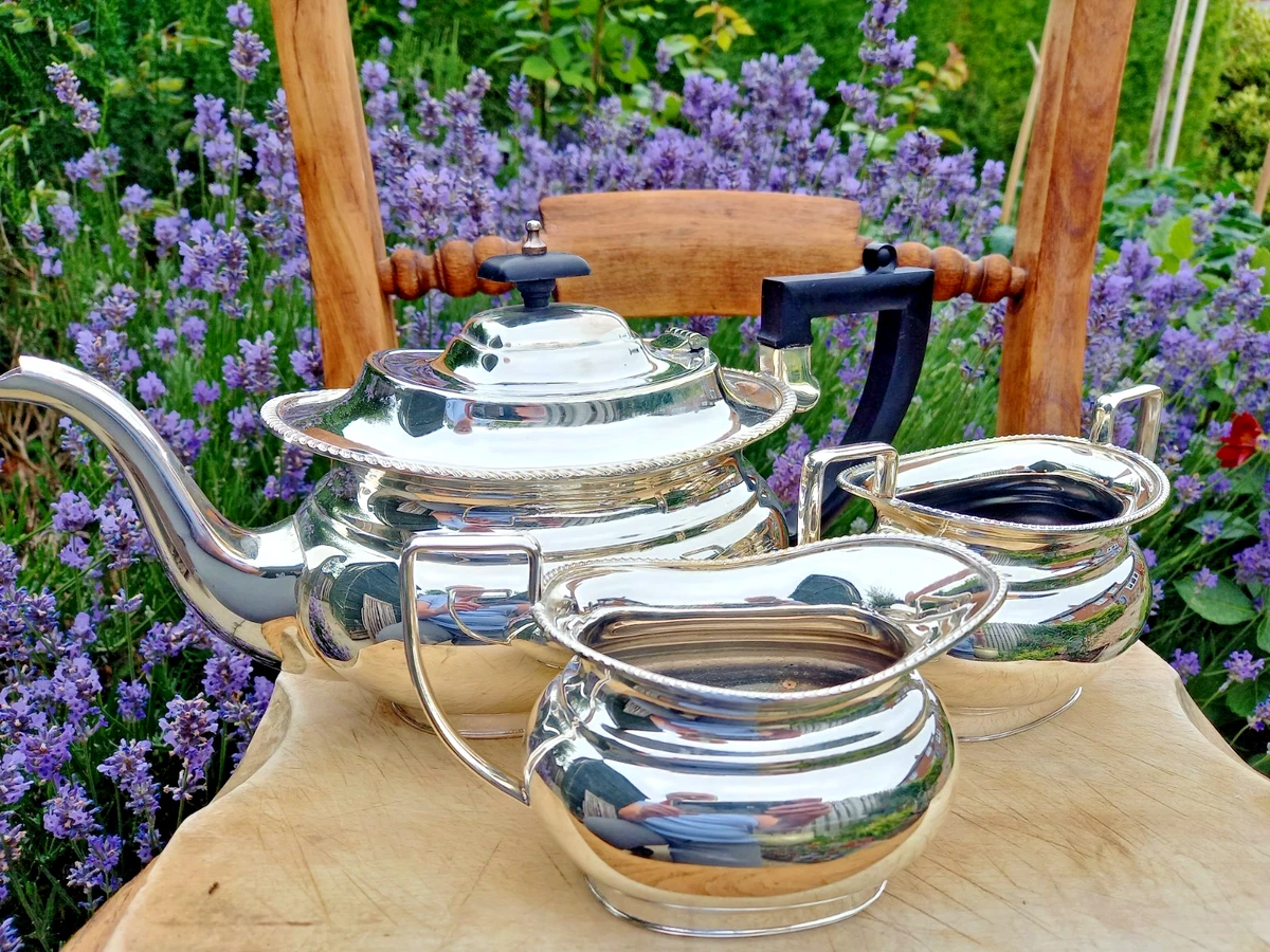 Garrard Antique US Silver-Plated Teapots, Coffee Pots & Sets for
