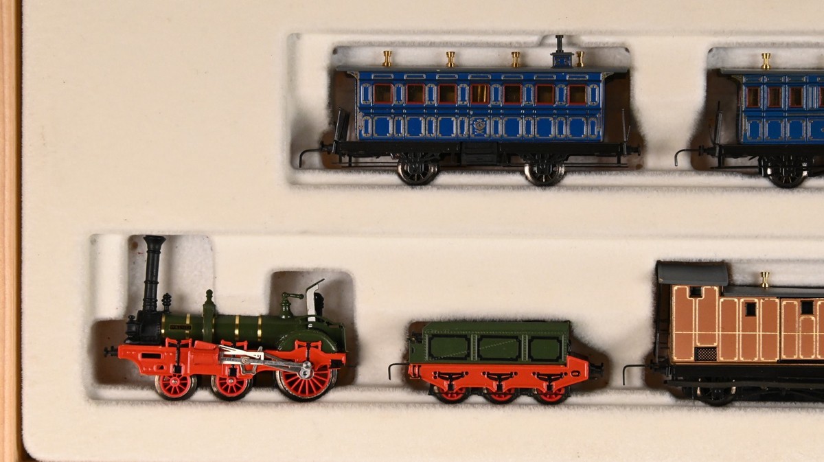 Arnold Railex Hofzug König Maximilian II Loco & 4 Car set N scale