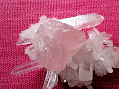 rosa Fluorit Rohstein Größe ca. 4 x 4 cm, Gewicht ca. 47 g rosa Fluorit Rohstein Größe ca. 4 x 4 cm, Gewicht ca. 47 g