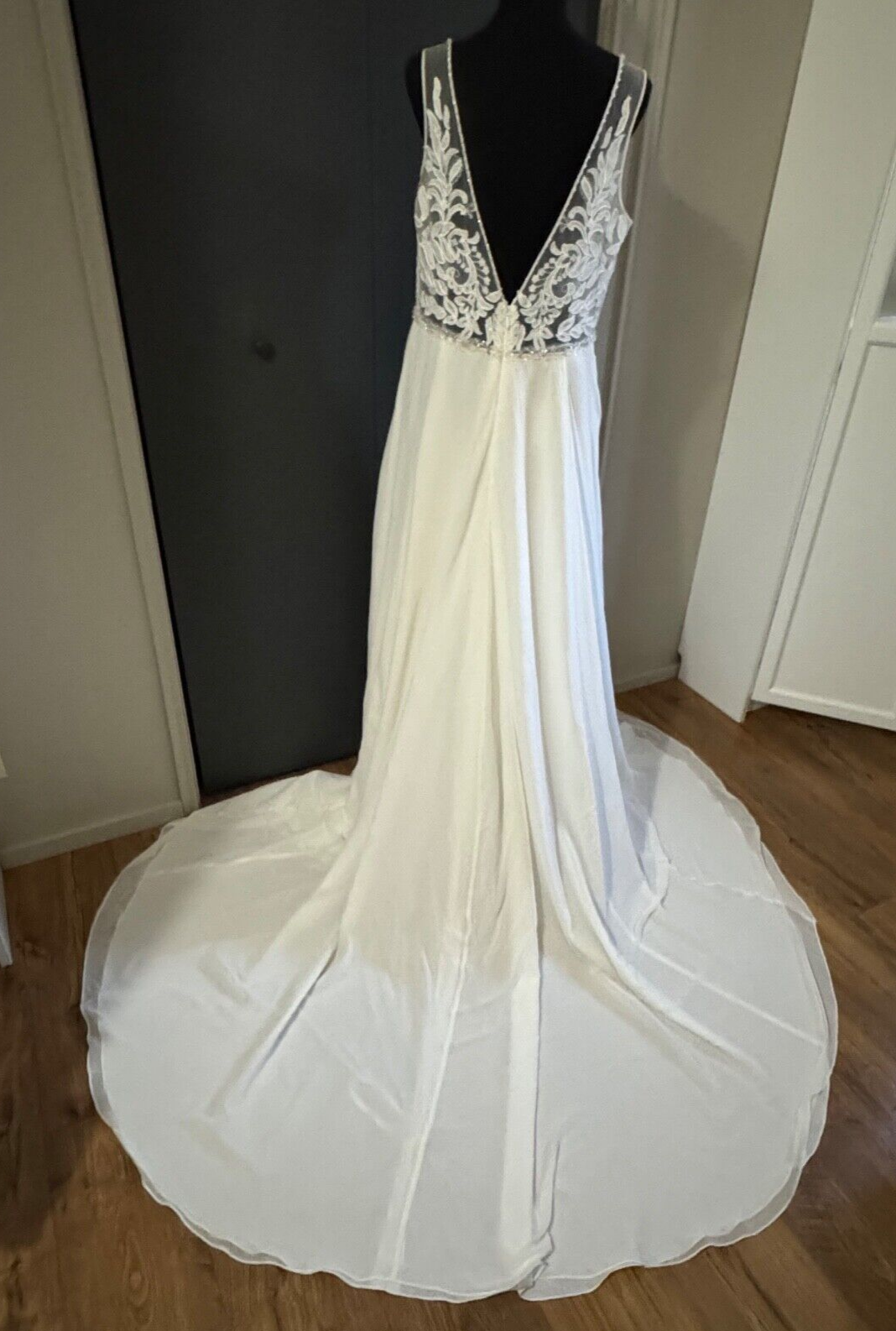 Picture 18 of 24