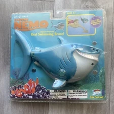 Rare VTG Swimming Bruce Shark Bathtub Pool Toy Finding Nemo 2003 Disney Pixar