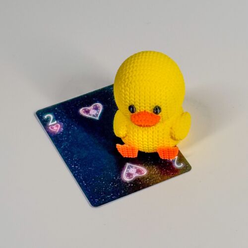 Piccola anatra lavorata a maglia stampata in 3D ~ altezza 2,2" / 5,7 cm ~ colore a scelta ~ Smoggy3D - Foto 5 di 6
