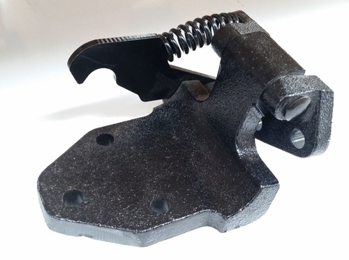 FRONT DOOR HINGE SUIT FORD FALCON XR XT XW XY GT LOWER LH LEFT - Picture 1 of 3