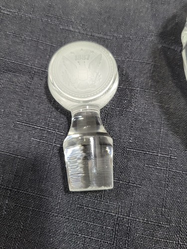 Fostoria CRYSTAL FROSTED COIN *6 1/4" - 7 OZ CRUET W/ CLEAR STOPPER INSERT - Picture 4 of 7