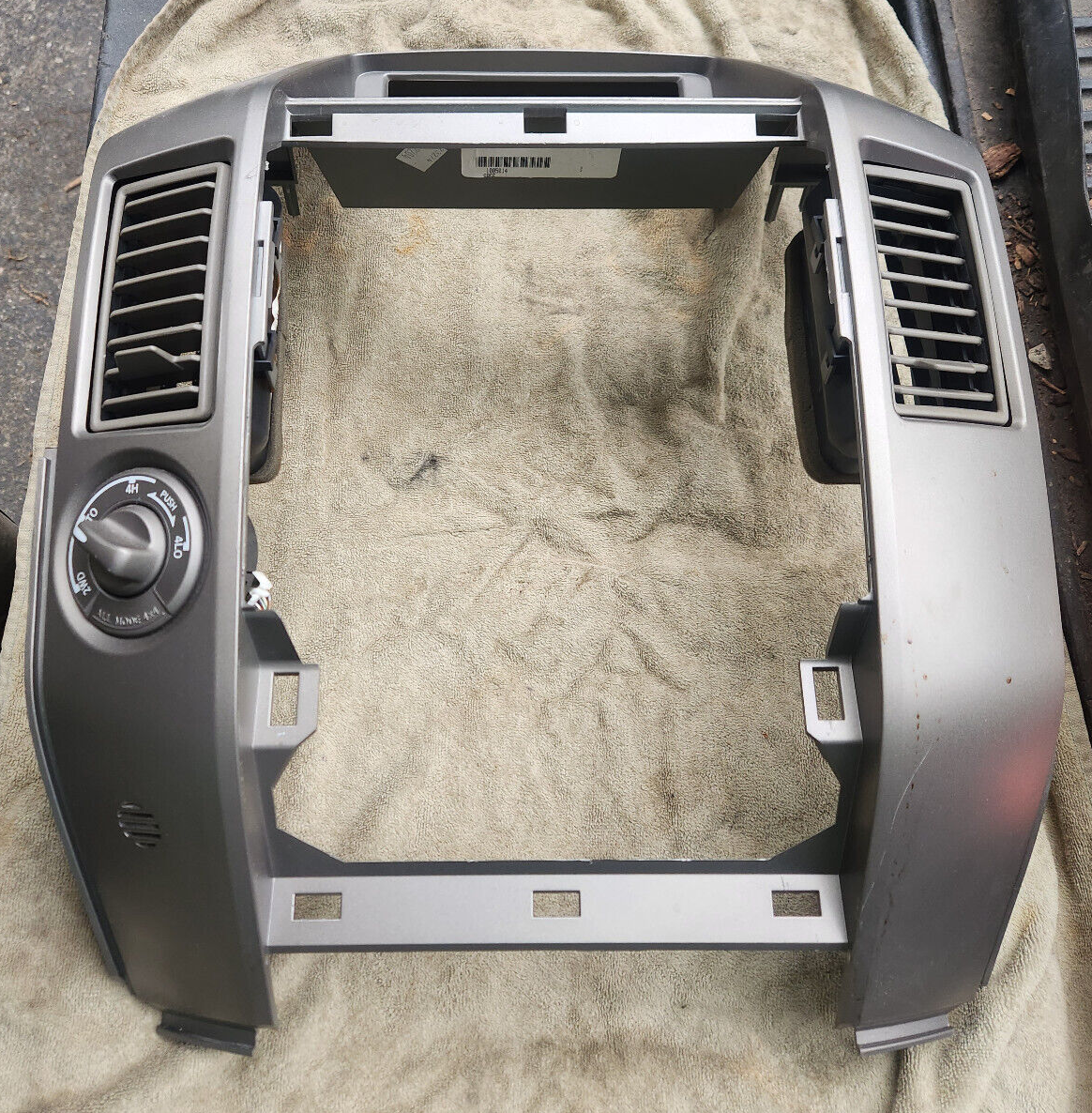 2004-2007 Infiniti QX56 Center Dash Instrument Panel Radio Trim