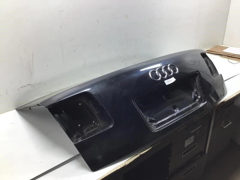 Audi A8 Quattro 2003 2009 tapa trasera maletero negro con logotipo emblema OEM+ Foto 3 de 4