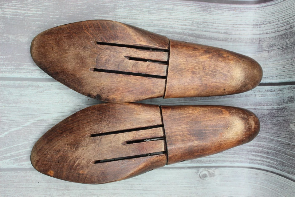 Par de camillas para zapatos de madera de marca Walk-Over Foto 2 de 4