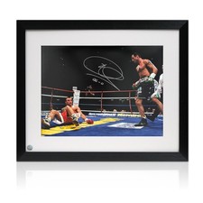 Von Joe Calzaghe signiertes Boxfoto: gegen Mikkel Kessler. Gerahmt