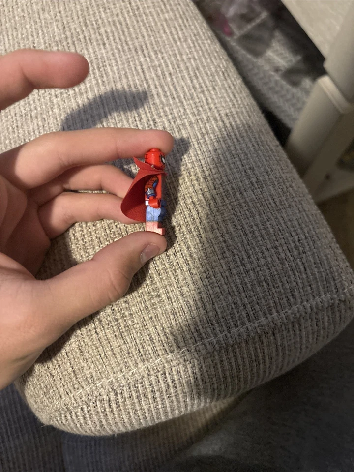 Lego Marvel Minifigura Zombie Hunter Spidey (Hombre Araña con Capa) Foto 4 de 4