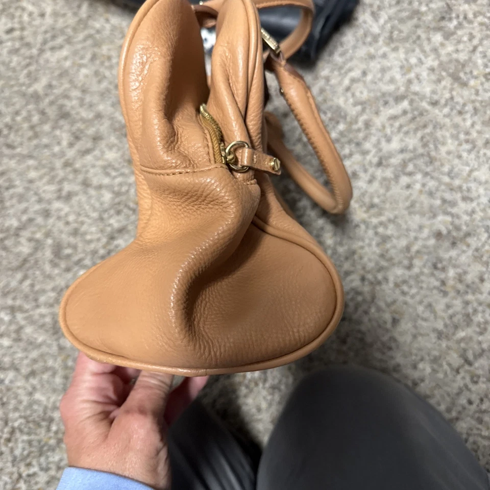 Bolso Cartera Tory Burch Thea Cuero Guijarro Tostado Foto 3 de 4