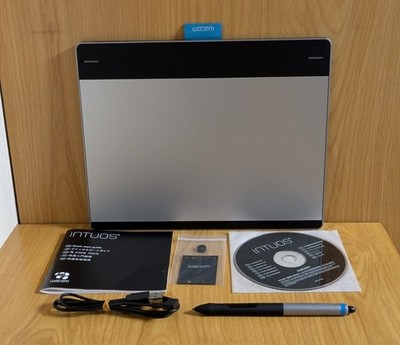 Wacom CTH-680 Intuos Medium Creative Pen & Touch Tablet Excellent+