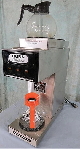 BUNN POUR-O-MATIC MODEL S 3-BURNER COMMERCIAL COFFEE BREWER MAKER 1800W W/2 POTS