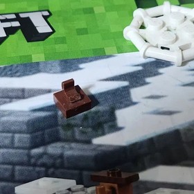 LEGO Minecraft Set 21124 with Part 6071274
