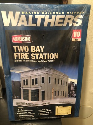 1:87 Two Bay Firestation Walthers Cornerstone HO Building Kit 933-4022 Worn Box