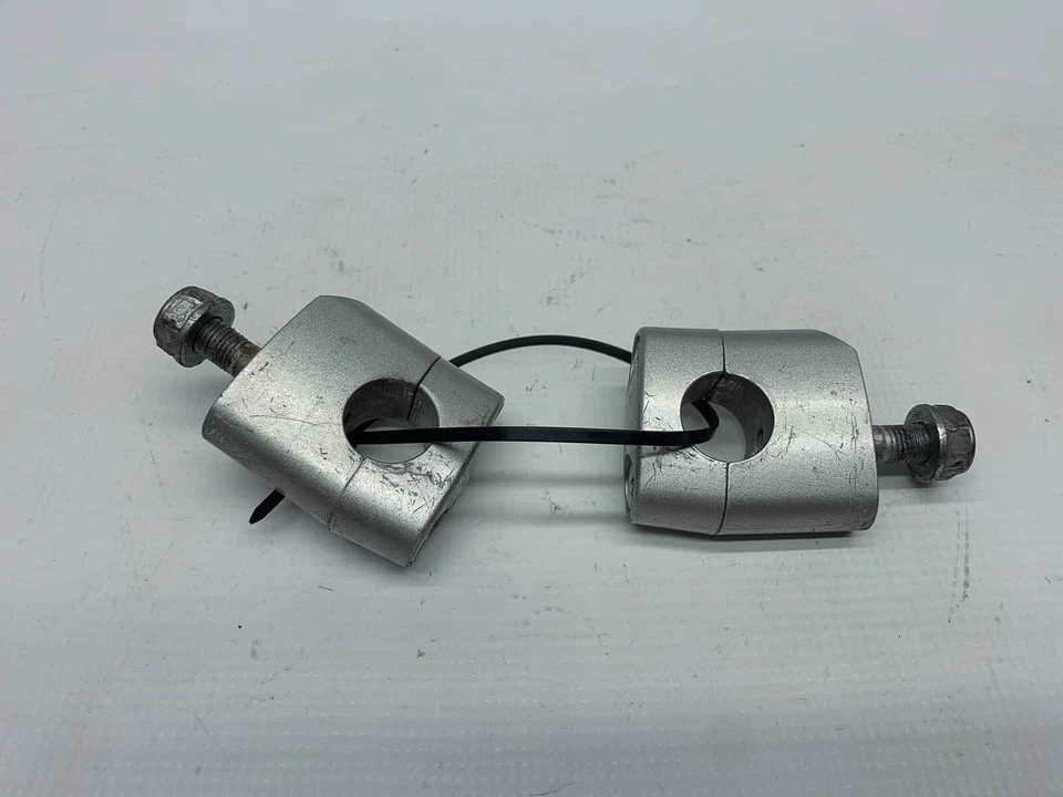 Soporte de fijación de manillar Honda CBF600 PC38 abrazadera manillar abrazadera elevadora (2) 04' Foto 2 de 3