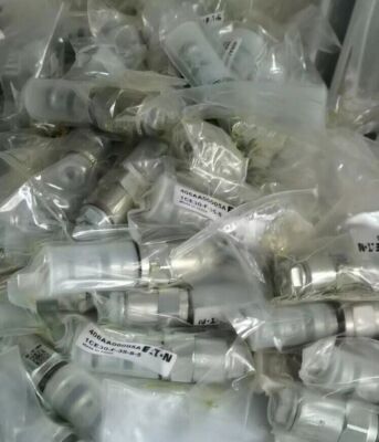 One New     Valve RV8-8-S-0-30 #W8