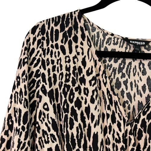 Mameluco Express para mujer con estampado de guepardo sobrepelliz manga campana talla mediana - Imagen 4 de 13