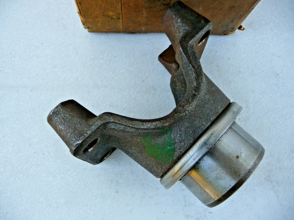 NOS 1948 1949 1950 1951 年福特 F1 / F100 拾音器后端法兰/轭 FoMoCo — 第 3/4 张图片