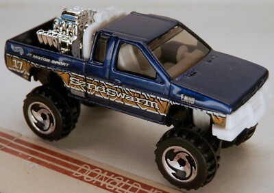 Hot Wheels Nissan-Datsun D21 Hardbody King Cab Pickup Truck Blue