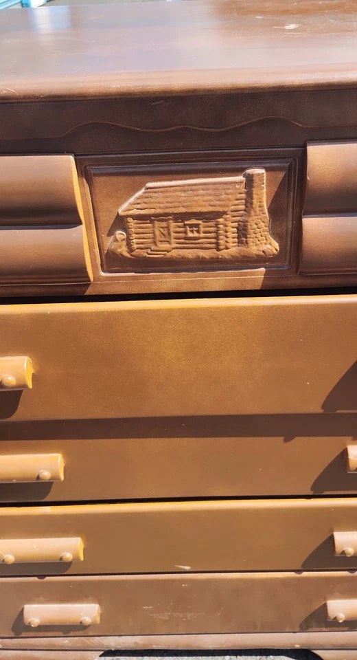 Virginia House - Juego de cabaña de troncos - Cómoda de escritorio y silla años 50 rara Foto 2 de 4