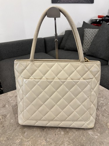 Auth Vintage Chanel Cream Medallion Caviar Tote Bag GHW - Picture 2 of 23