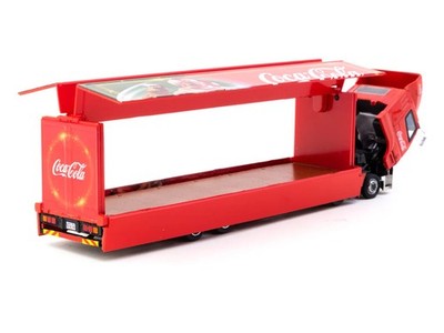 Tarmac Works Mitsubishi Fuso Super Great Coca-Cola Santa 1:64 T64T