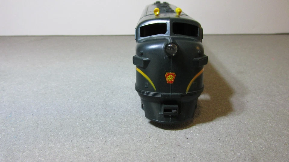 Tyco HO Dark Green Pennsylvania F-7 Diesel 9769 Locomotive-Runs - Image 2 of 4