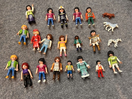 22 zufällige Playmobil Figuren/Menschen/Kinder/Tiere
