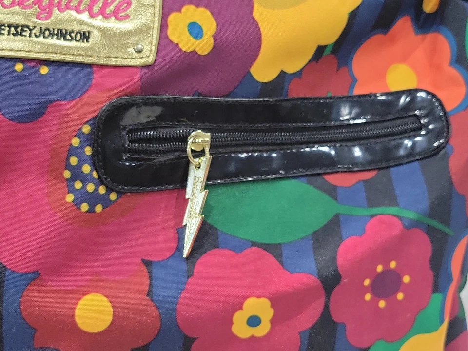 NUEVO Bolso de Mano de Viaje Betsey Johnson POWER FLOWERS Weekender Hobo XL NUEVO CON ETIQUETAS $155 Foto 3 de 4