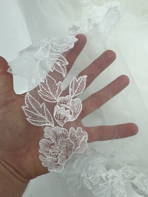 En Vogue White Sheer Floral Bridal Wedding Head Piece Veil  display picture 2