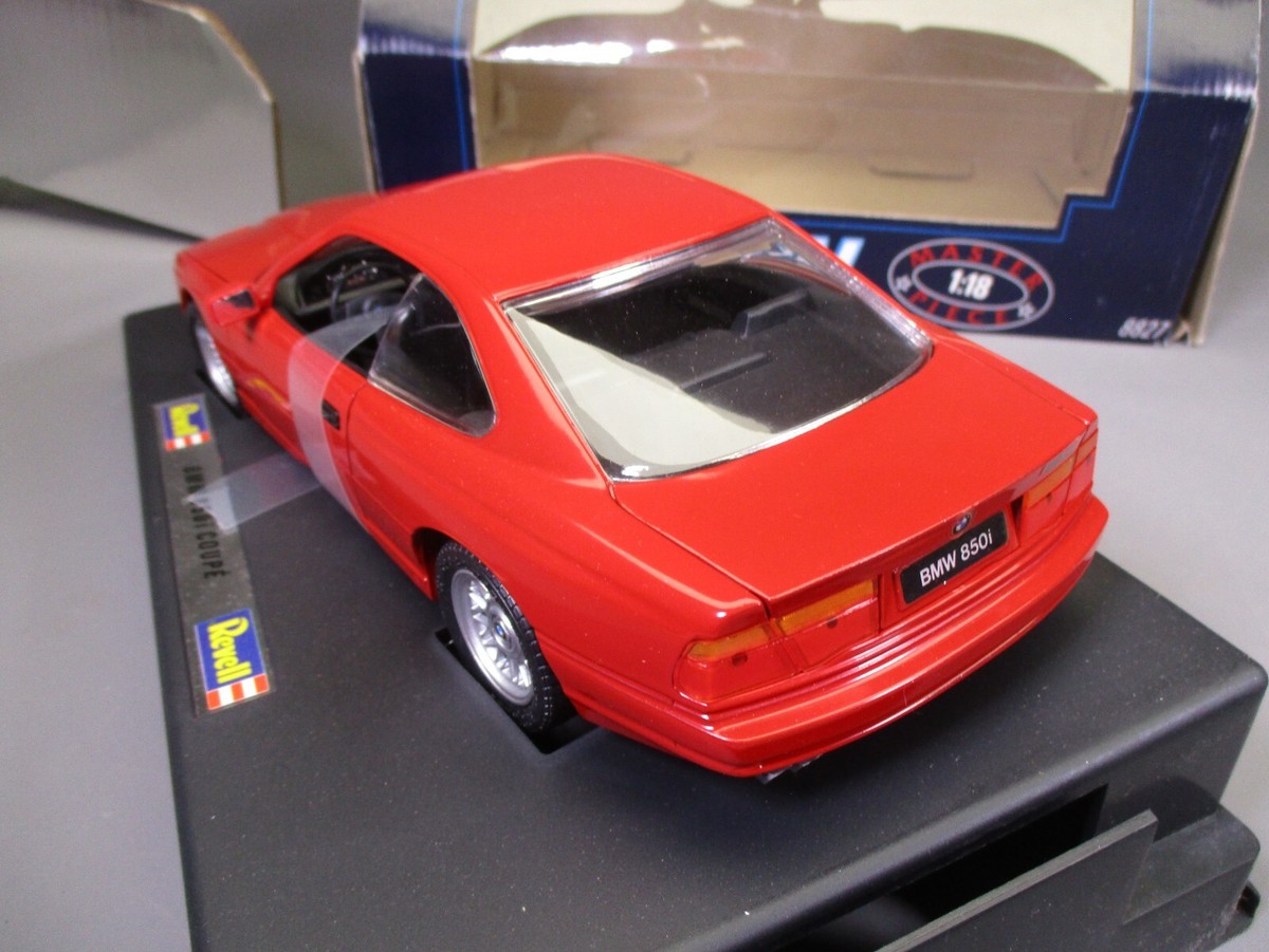 Revell 1/18 BMW 850i Coupé Rouge Métal – Modèle DV9277
