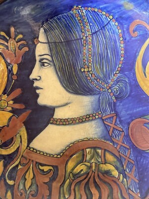 RARE MAIOLICA PORTRAIT OF MADONNA BEATRICE D'ESTES, CA 1925 AD.
