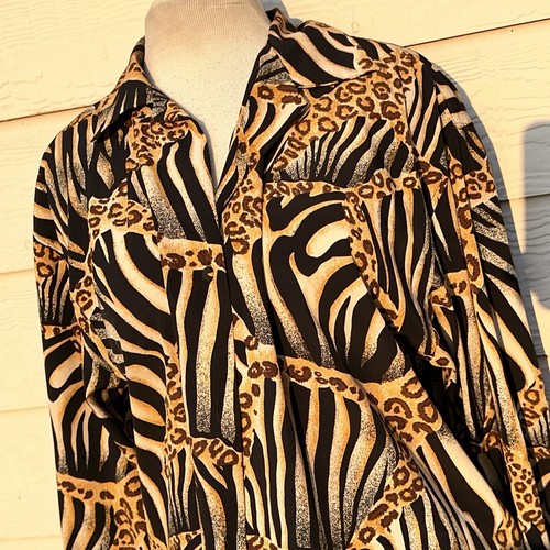 Le Caviar Women's Collared Button-Down Blouse Long Sleeve Animal Print Size M/l - Picture 2 of 4