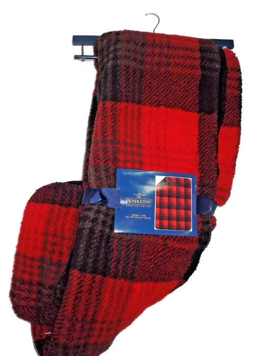 Pendleton Sherpa to Fleece reversible Blanket Plush throw - Red Plaid - 50" x 70 - Image 3 of 4