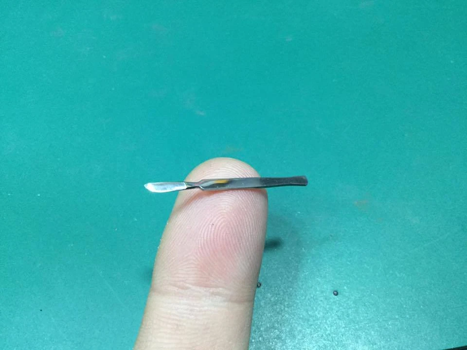 Custom Made 1/6 Scale Dexter's Scalpel from the TV Show "Dexter"  - Image 2 of 3