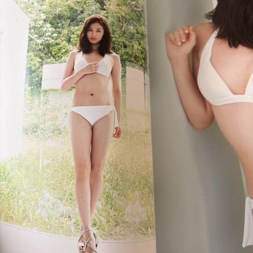 Erina Arai First Photo book For Elina Japanese Gravure Model Idol from japan - Picture 12 of 19