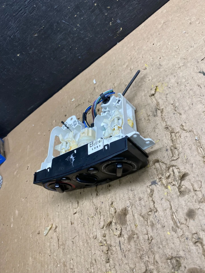 Painel de controle climático aquecedor A/C Mazda MPV 2000 a 2005 T8571 DG - Imagem 3 de 4