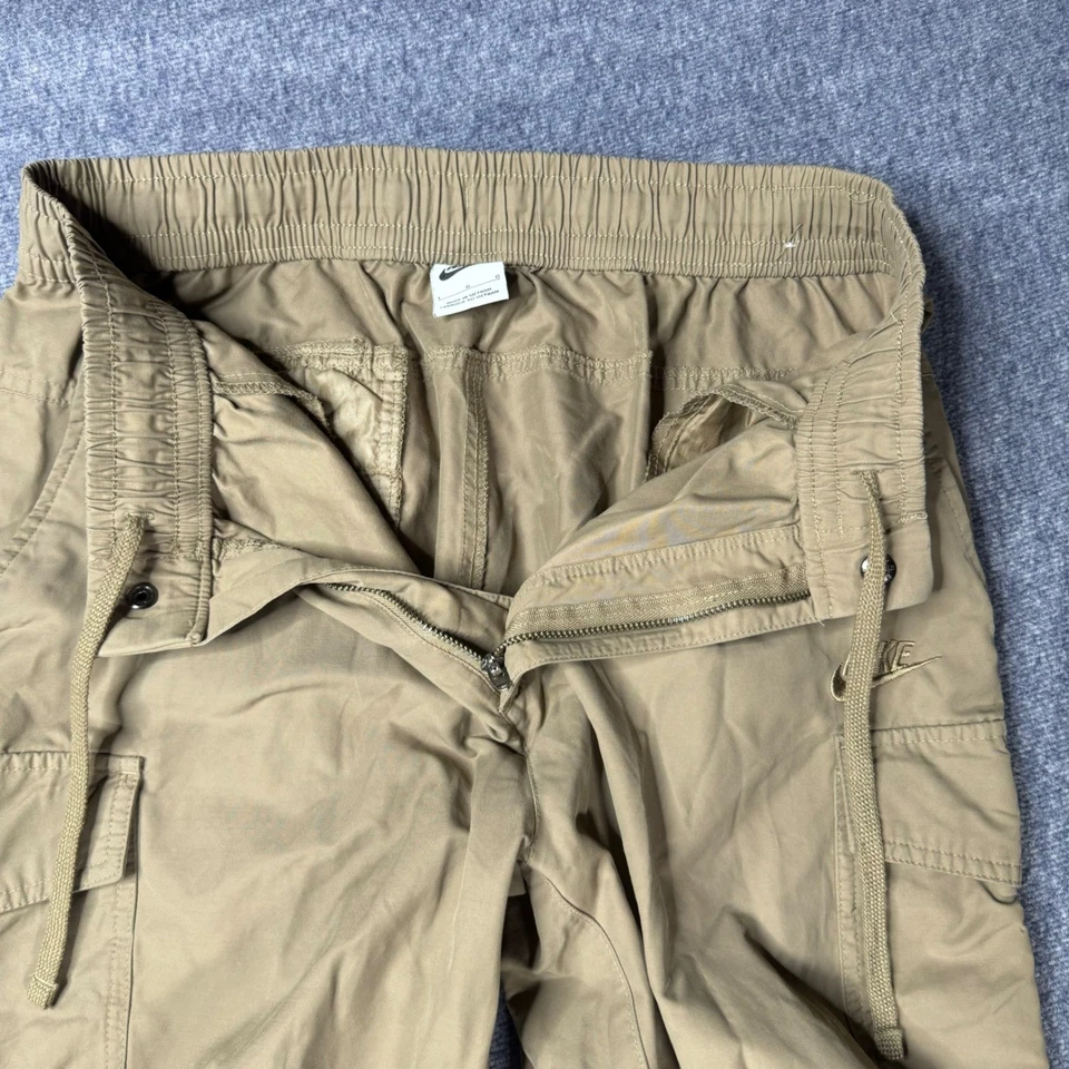 Pantalones de chándal cargo Nike para hombre tostados talla L con cordón bolsillos elásticos en la cintura Foto 3 de 4