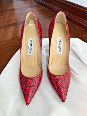 red dress with snakeskin heels Graduation dress! Colors are pink and red. I was thinking maybe snakeskin print or yellow heels? I also suck at accessorizing! Thanks in advance :-) : r/TheGirlSurvivalGuide