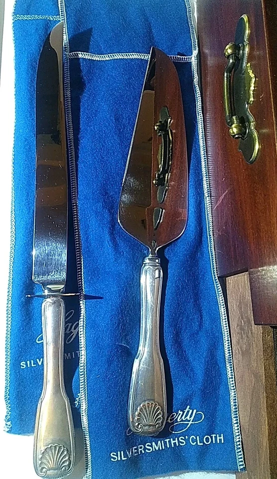 85 pc Reed & Barton Winterthur 1982 Silver Plate Flatware Set W/Wood Chest HTF  - Image 4 of 4