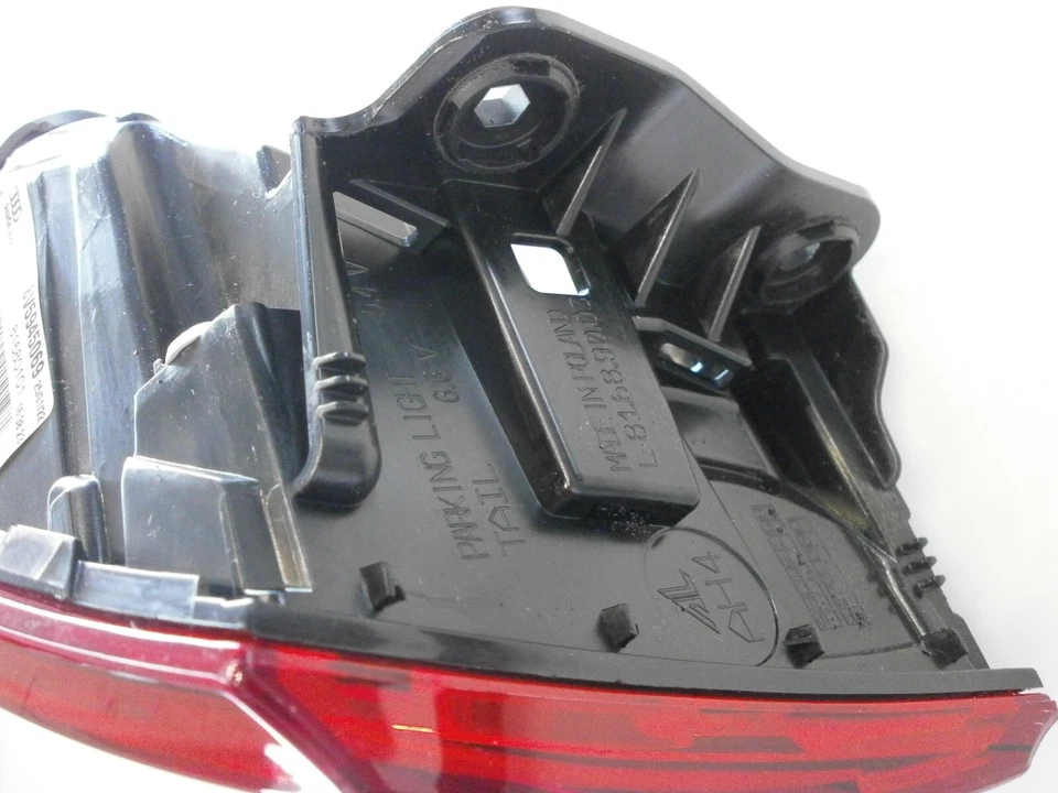 Piloto trasero exterior izquierdo audi a3 berlina y a3 descapotable original 8v5945069 - Imagen 3 de 4