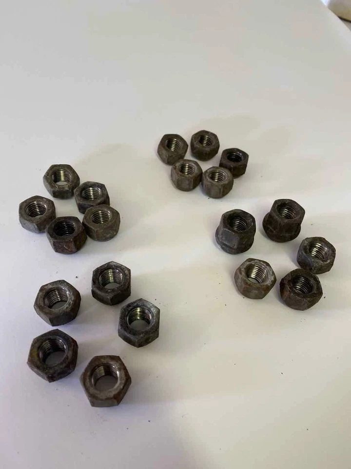 Tuercas VOYAGER 96 97 98 99 00 Foto 2 de 4