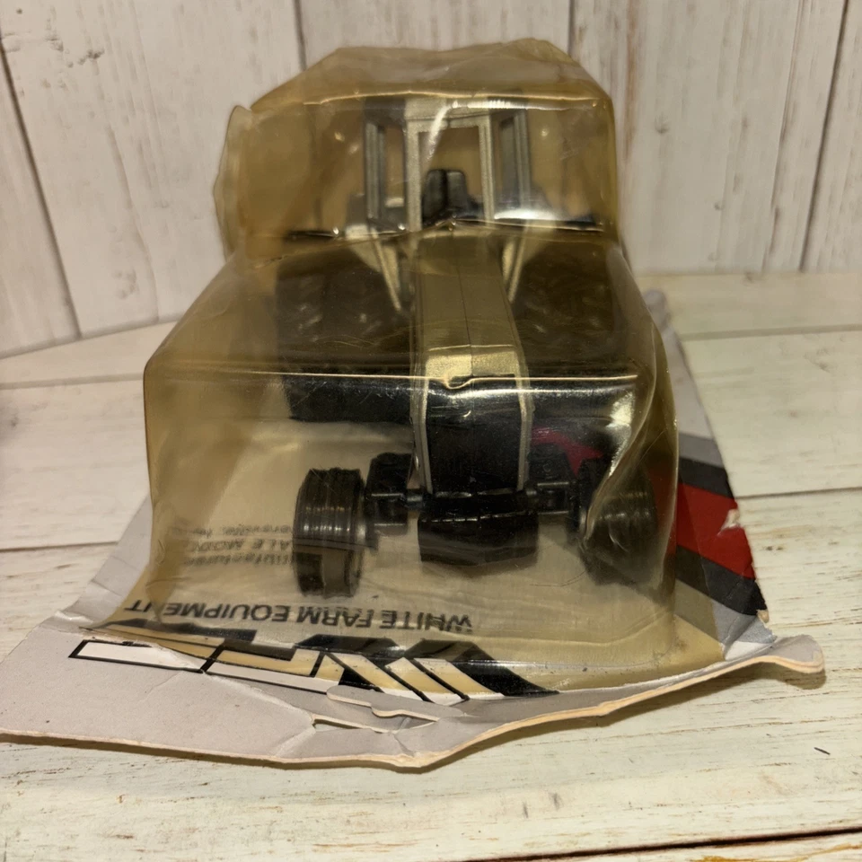 1/32 White 2-135  10th Anniversary Diecast Tractor Toy NIB - Image 2 of 4