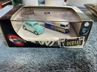 Hot Wheels 100% Volkswagen V Dubyas VW Bug Microbus 2 Car Set 2002 Vintage 1/64