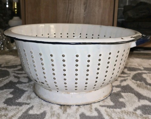 VTG  Xlarge! Collander Metal Enamel White With Handles