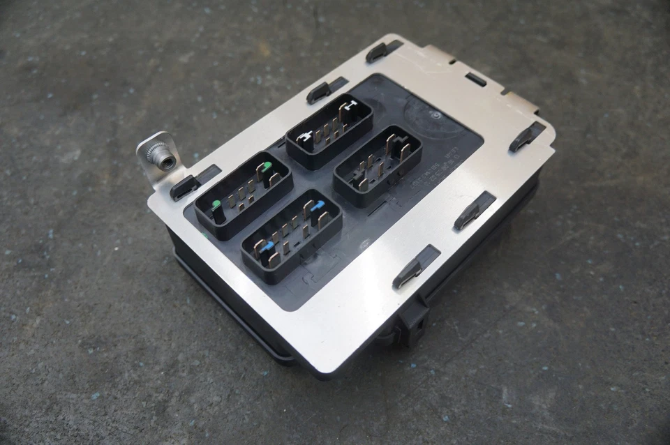 Conjunto de caja de fusibles trasera Ad43-14a073-ac OEM Aston Martin Rapide 2010 Foto 4 de 4