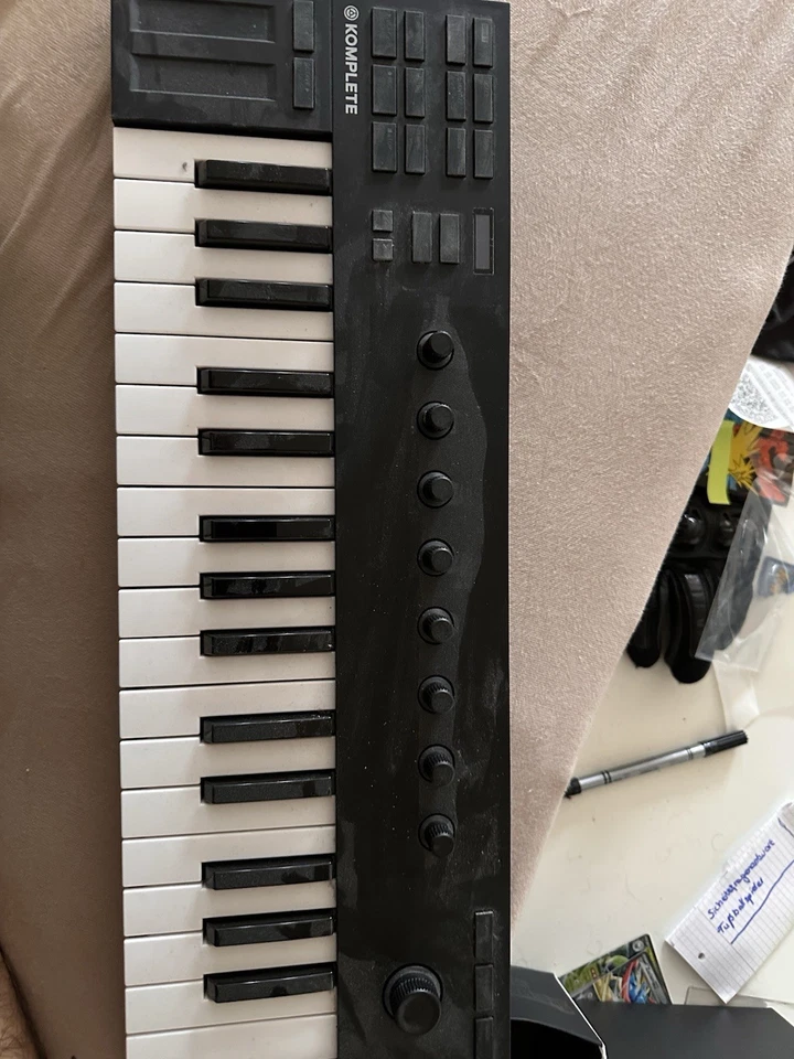 Native Instruments Komplete Kontrol M32 Micro-sized Keyboard Midi Controller